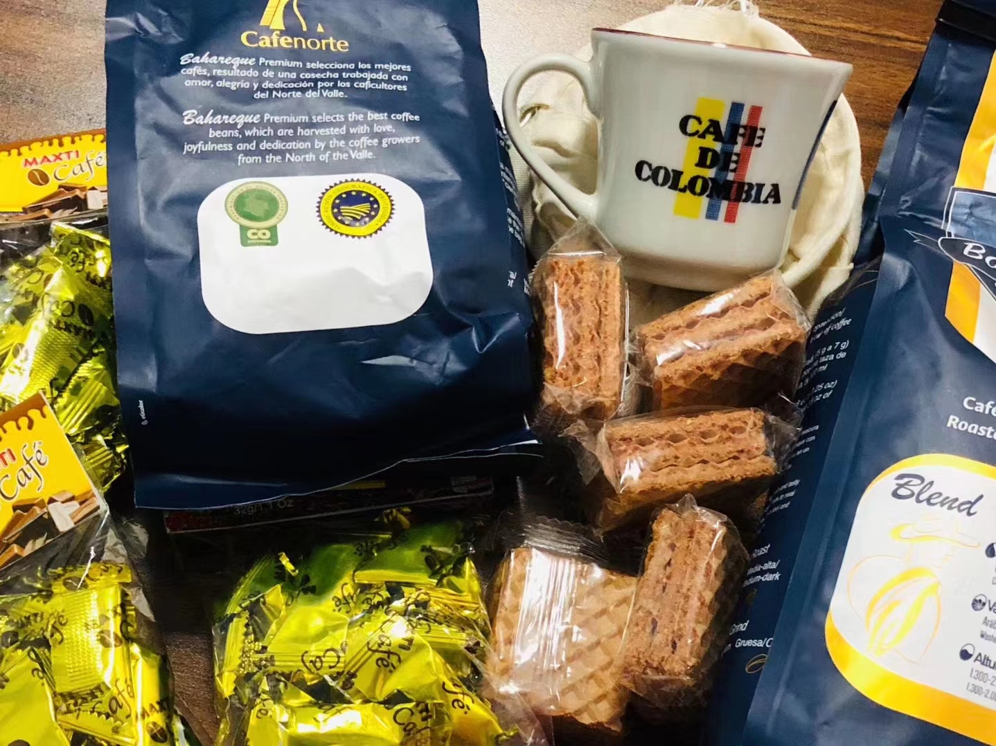 Nuestro cliente de Colombia trae delicioso café colombiano y refrigerios durante su visita