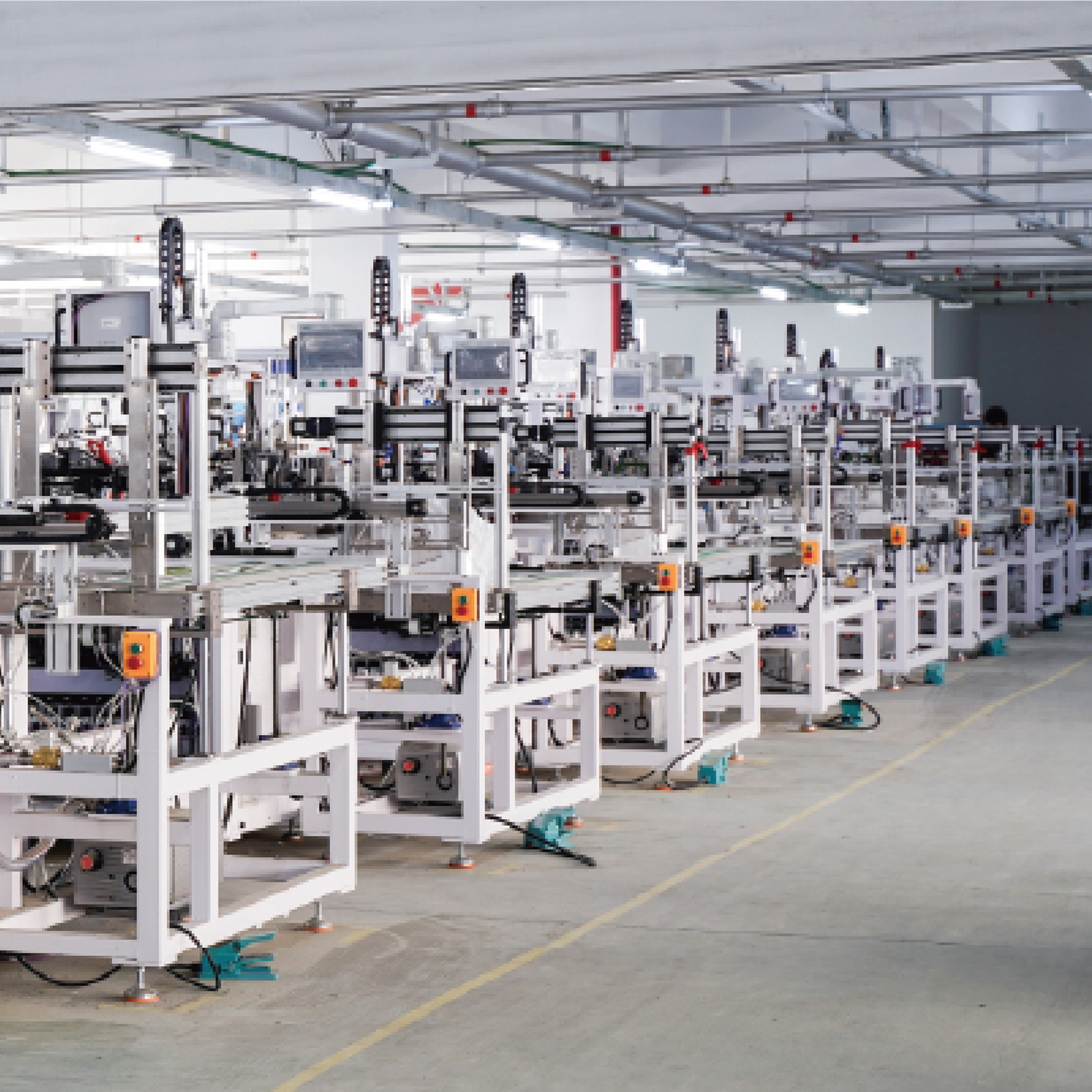 Máquina totalmente automática para colocar ganchos y etiquetas colgantes en bolsos