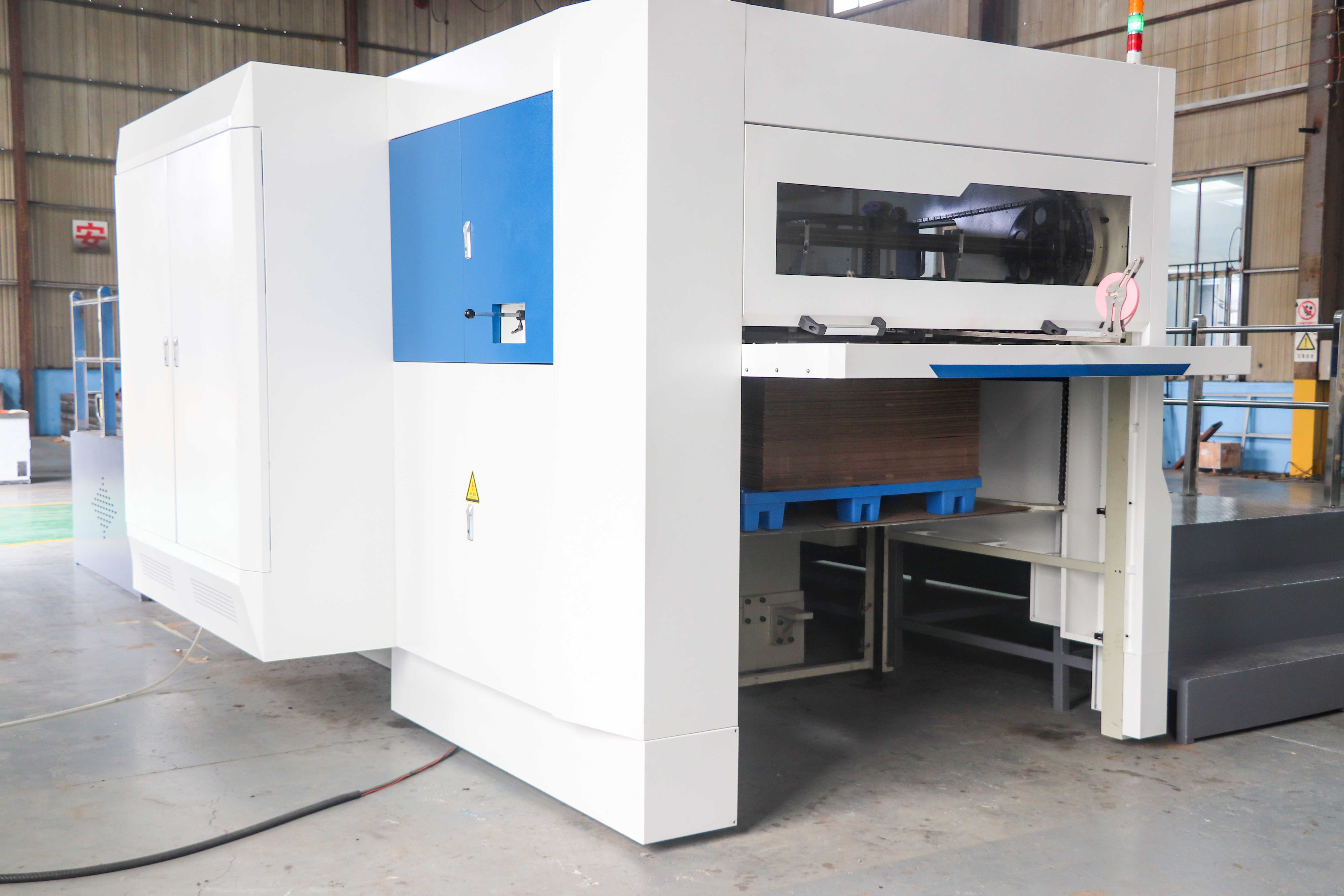 Máquina troqueladora de alimentación totalmente automática con stripping