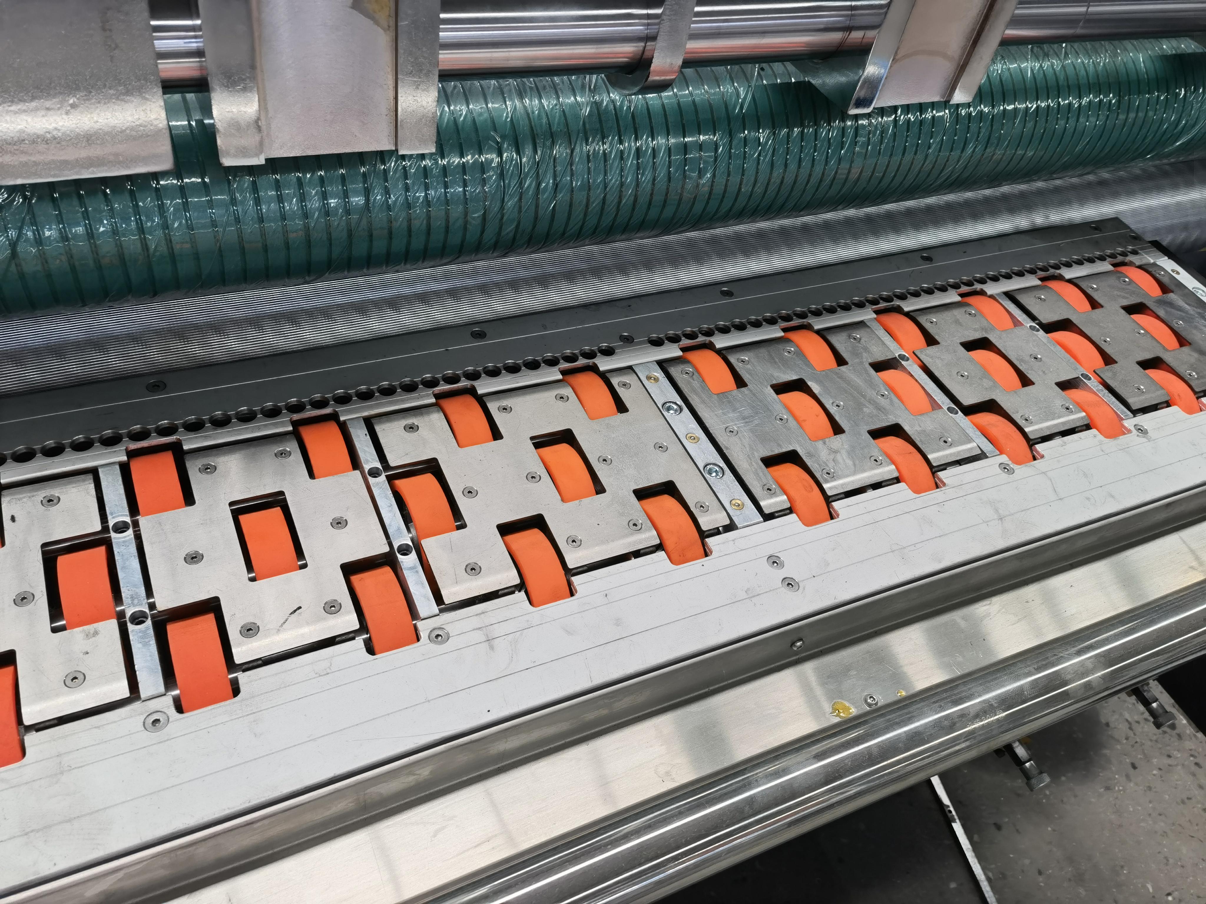 Impresora flexográfica automática de un color  con troqueladora