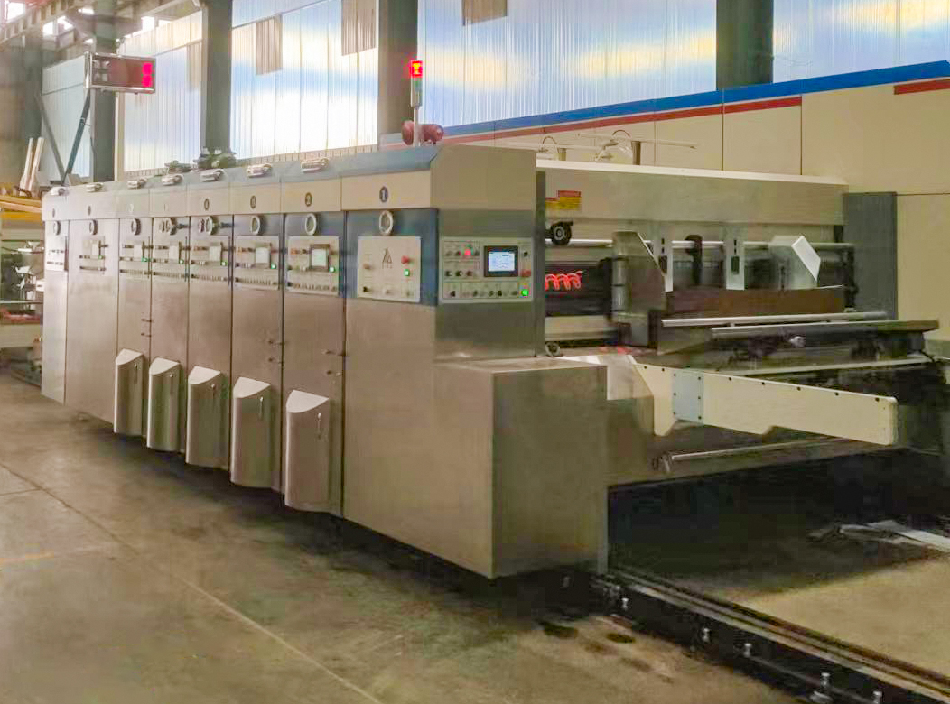 Máquina automática de impresión flexográfica de cuatro colores por transferencia de adsorción al vacío con línea de unión de troqueladora ranuradora y plegadora encoladora