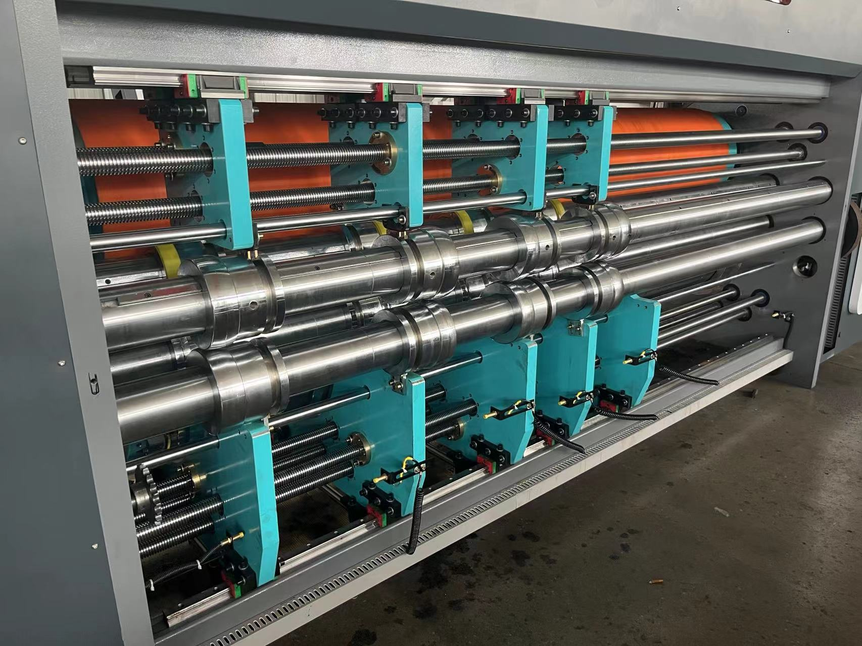 Máquina de impresión flexográfica automática de cuatro colores con línea de unión de troqueladora y plegadora encoladora