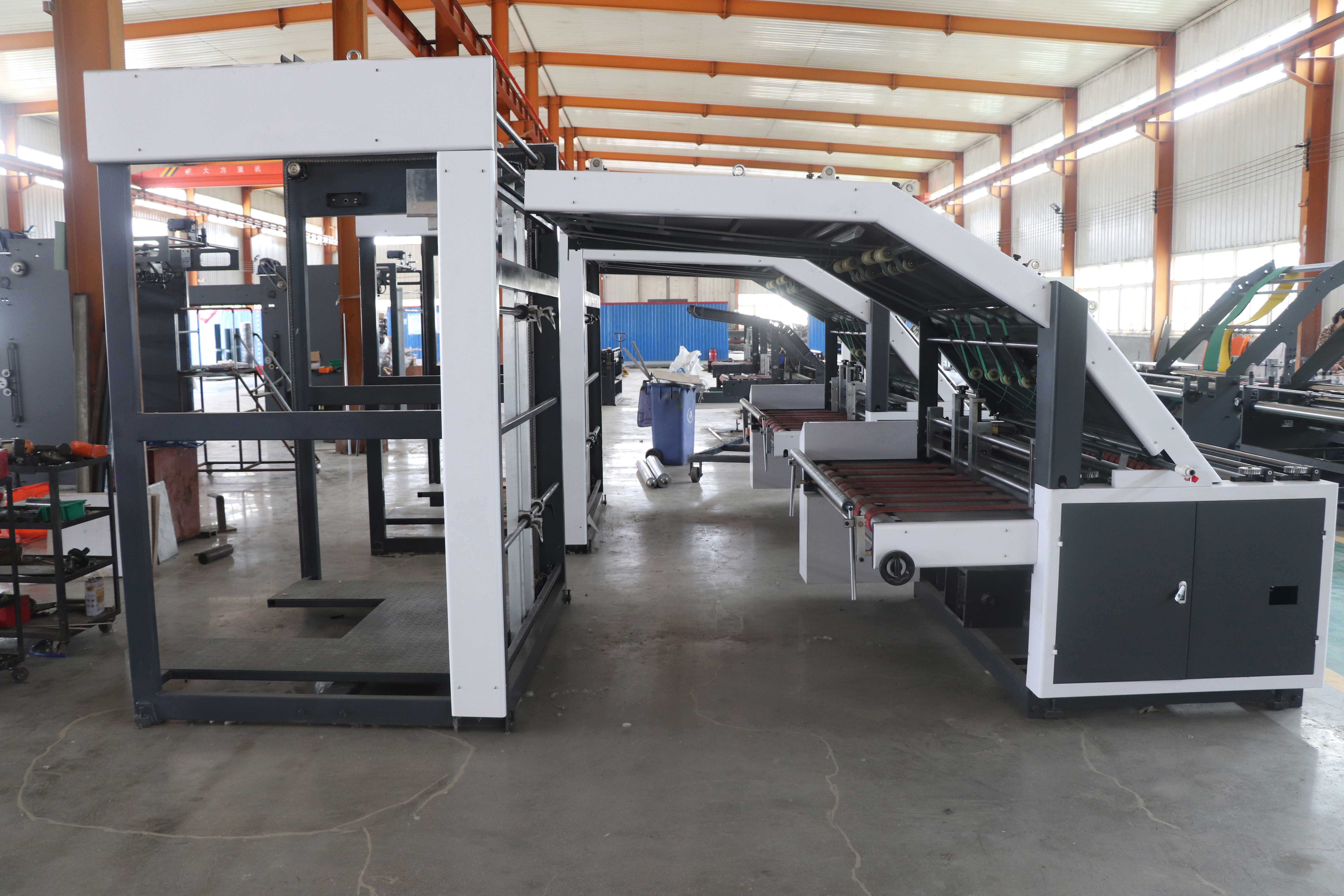 2100 Máquina laminadora automática de estrías de alta velocidad