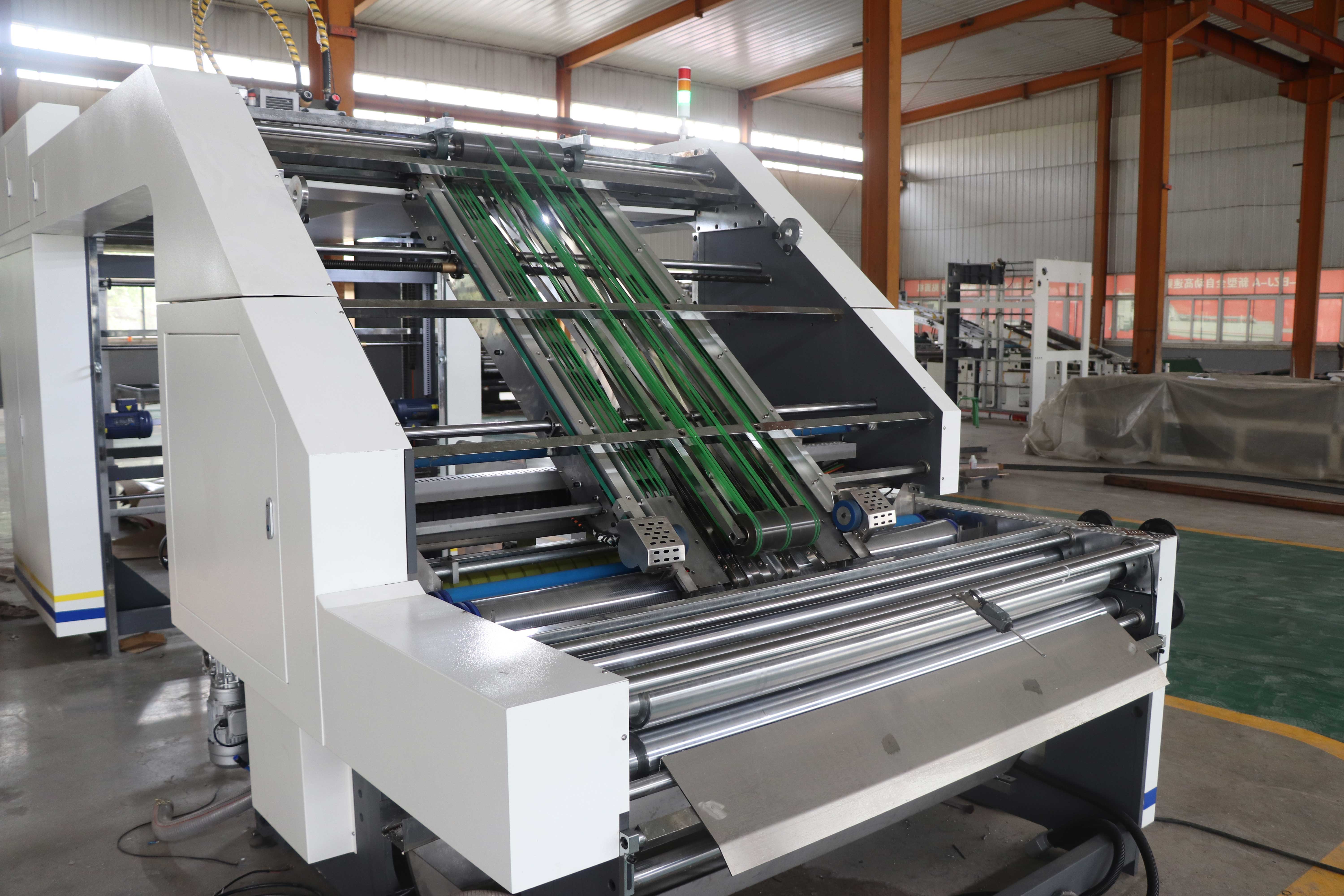 2100 Máquina laminadora automática de estrías de alta velocidad