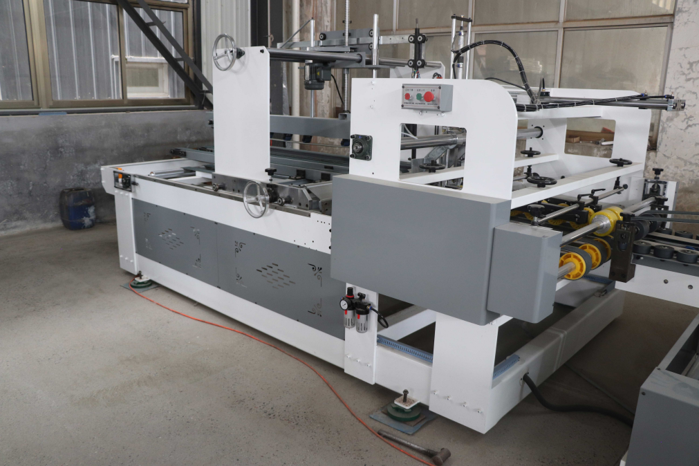 Máquina grapadora encoladora de carpetas totalmente automática