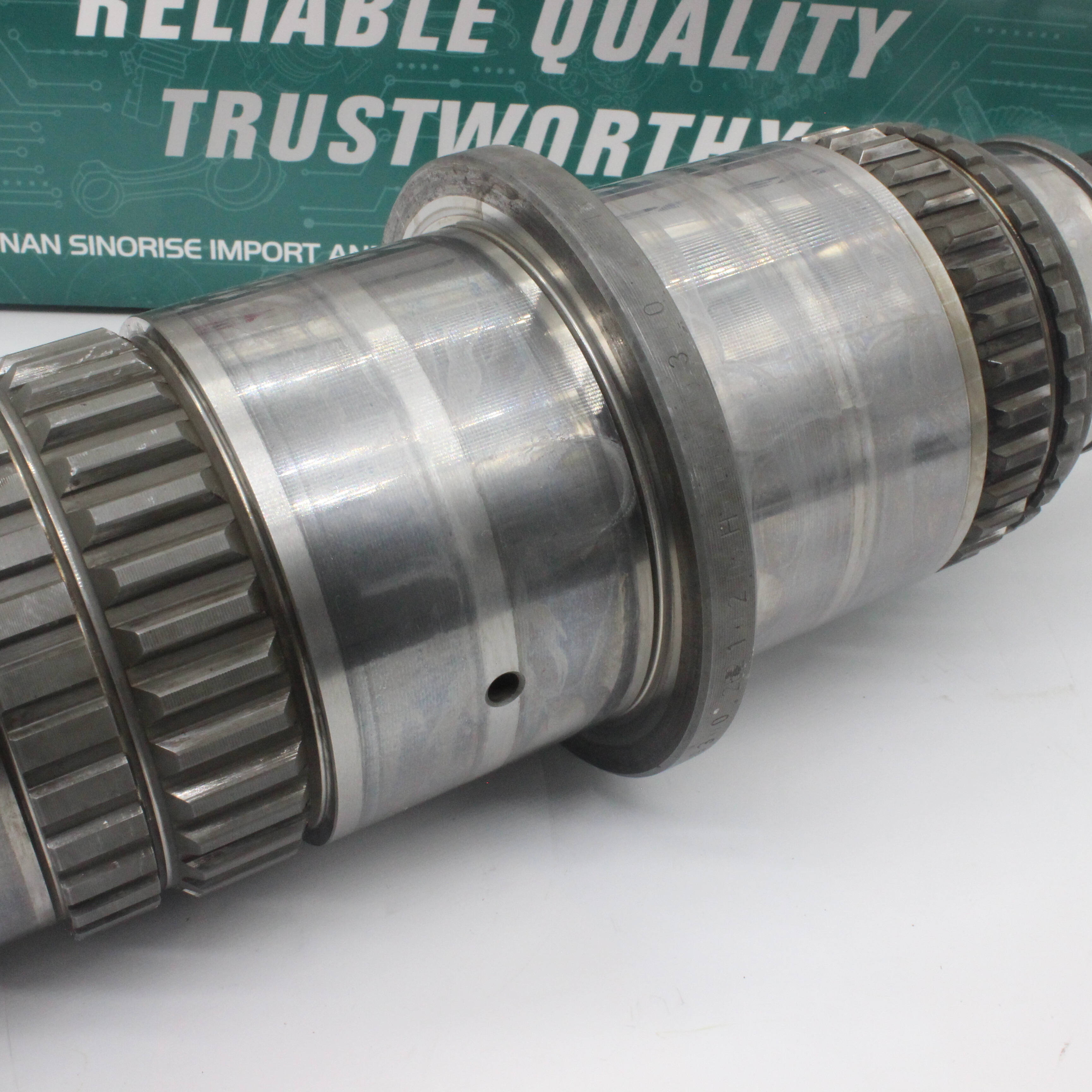 главная ось (в механике, оптике, ботанике и т.д.)