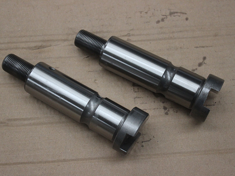 Вал шестерни заднего хода