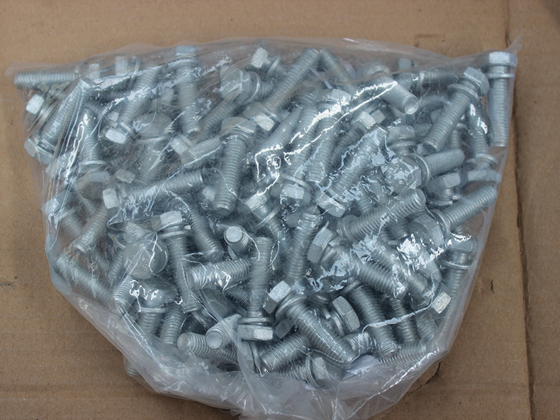 Комбинация болтов