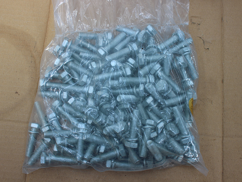 Комбинация болтов