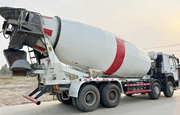 howo concrete mixer truck (7).jpg howo concrete mixer truck (7).jpg