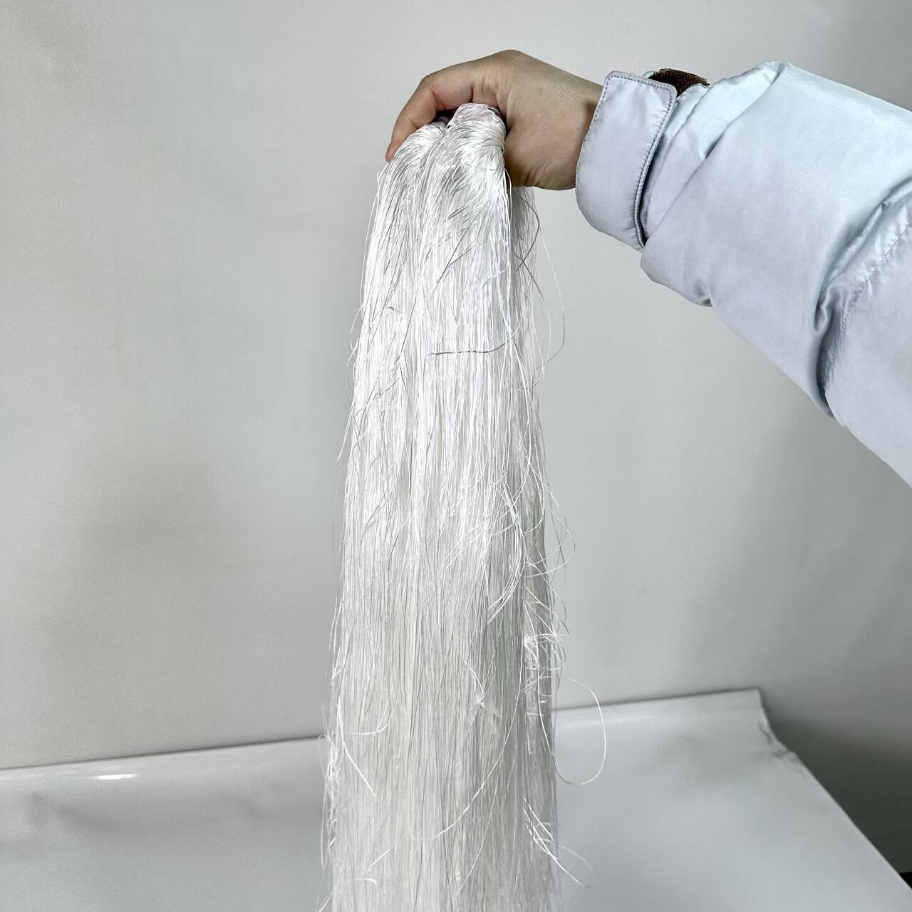 High-silica glass fiber fixed-length yarn