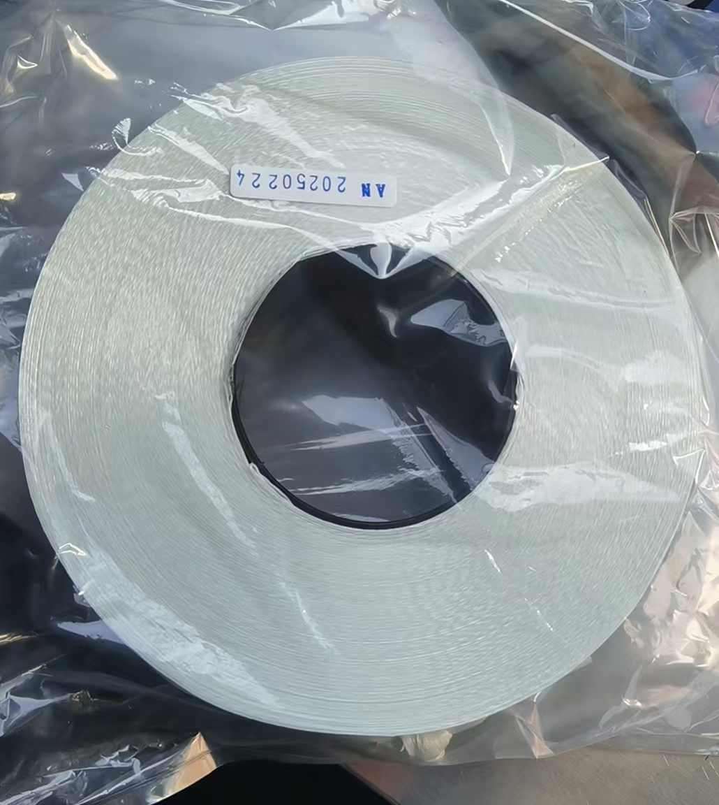 Weft free tape with mesh
