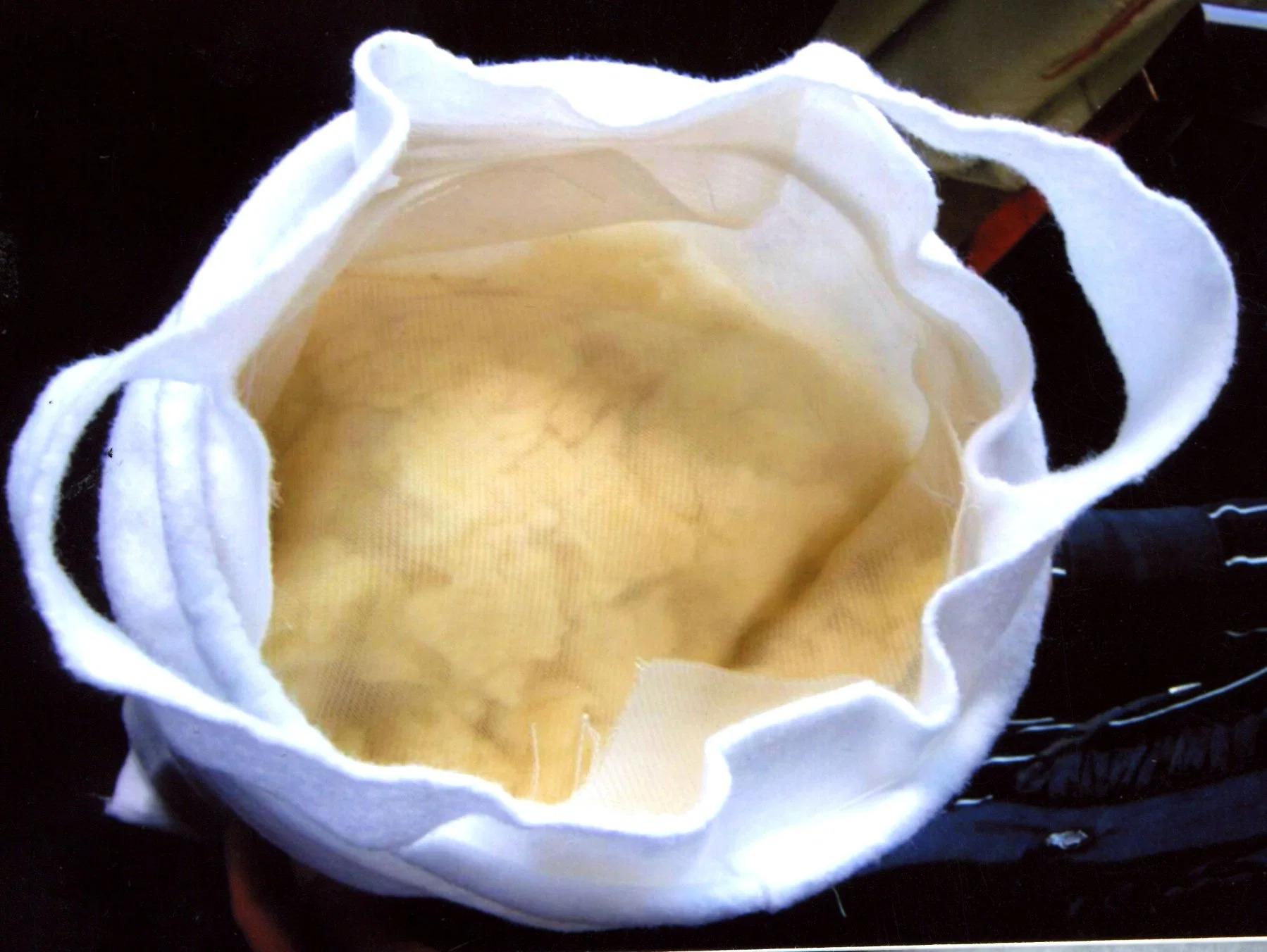 Polyester Yarn Nonwoven Air Filter Fabric Bag with Yellow Fiberfill