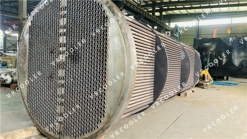 Can shell and tube heat exchangers be used to cool high-temperature liquids?
