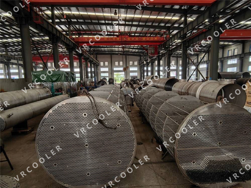 What are some common industrial applications of shell and tube heat exchangers?