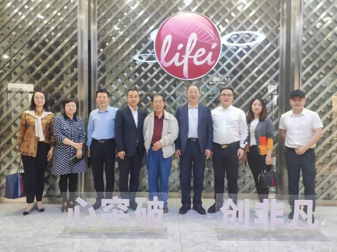 青岛大学生命科学学院薛冰书记一行莅临立菲生物交流考察