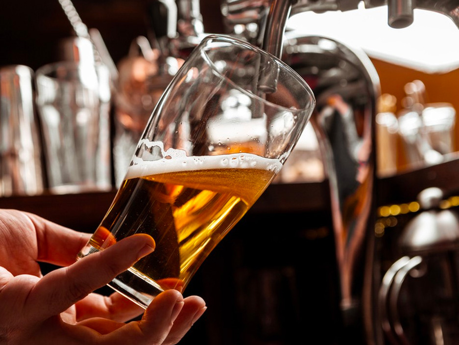 自2022年起始步入酿酒领域的舞台