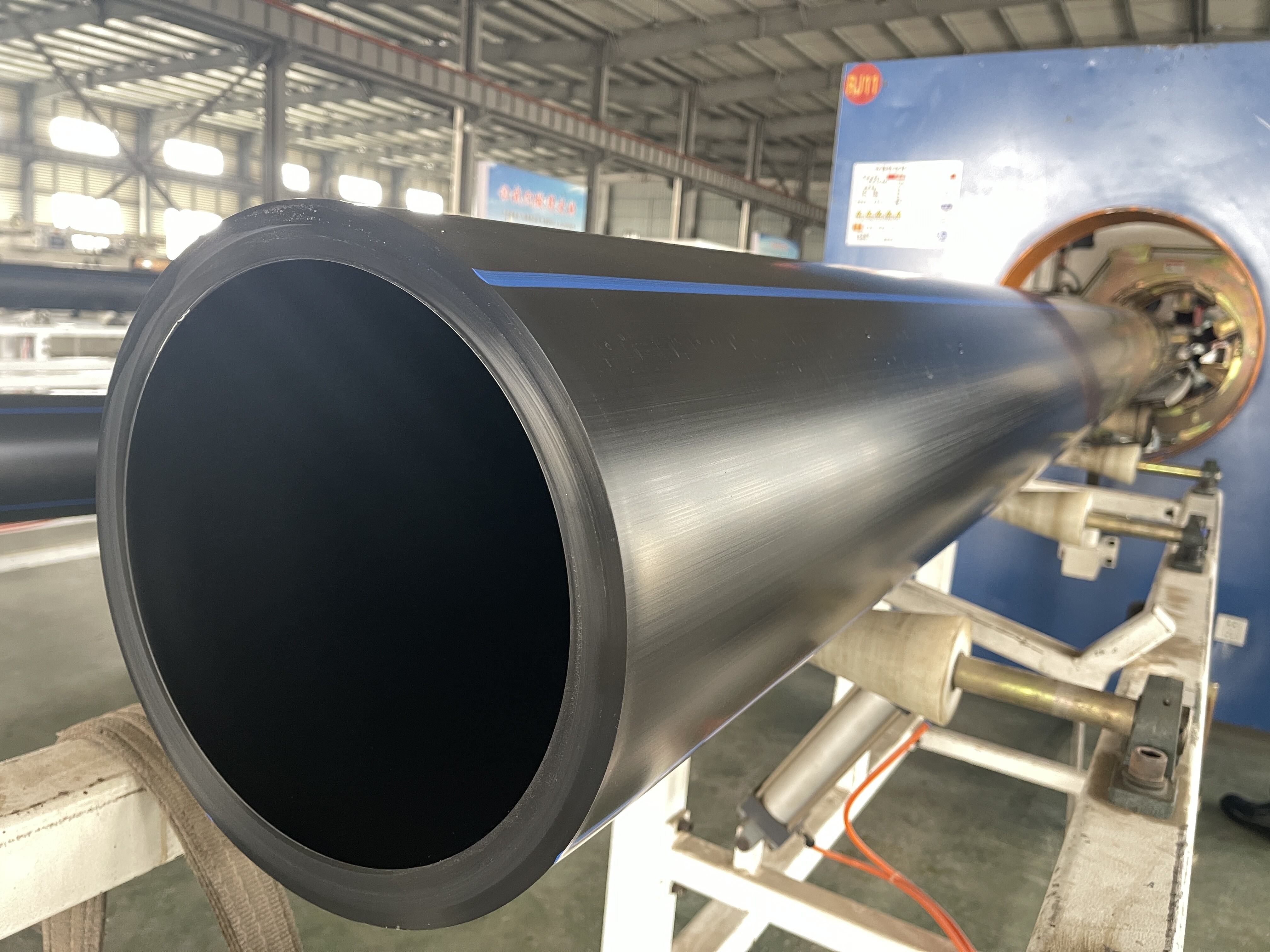 Компания продолжает осуществлять углубленное отраслево-университетское исследовательское сотрудничество с университетами или научно-исследовательскими подразделениями.