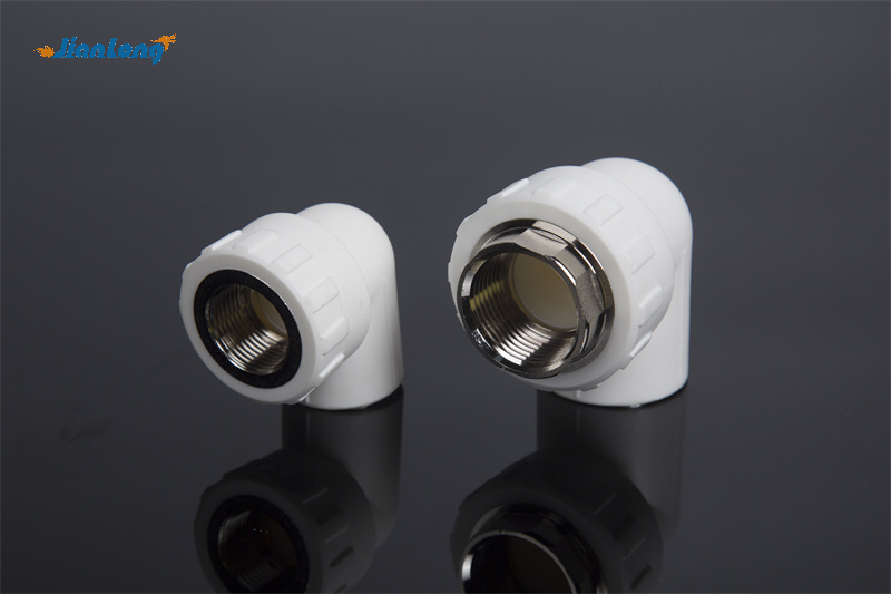 Пластиковая труба из ПВХ