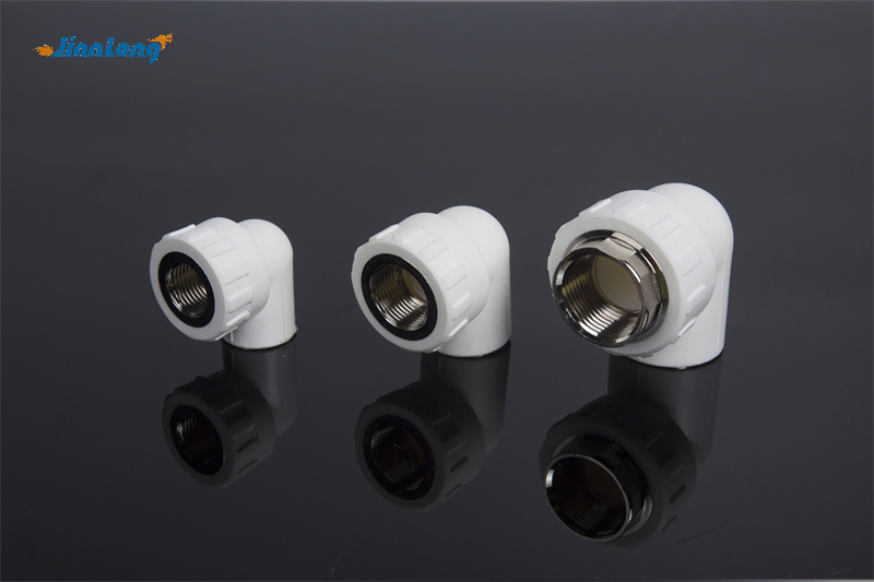 Пластиковая труба из ПВХ