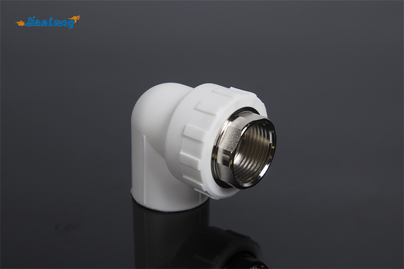 Пластиковая труба из ПВХ