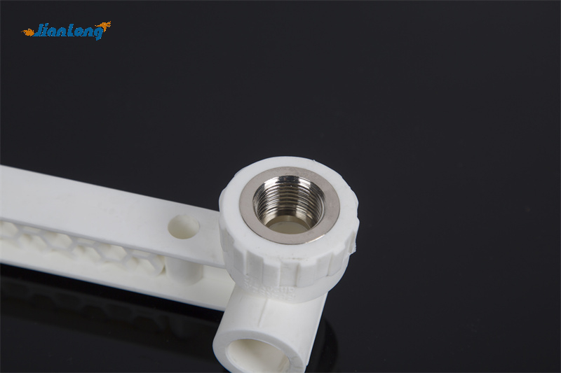 Фитинги для труб с двойным коленом из PPR