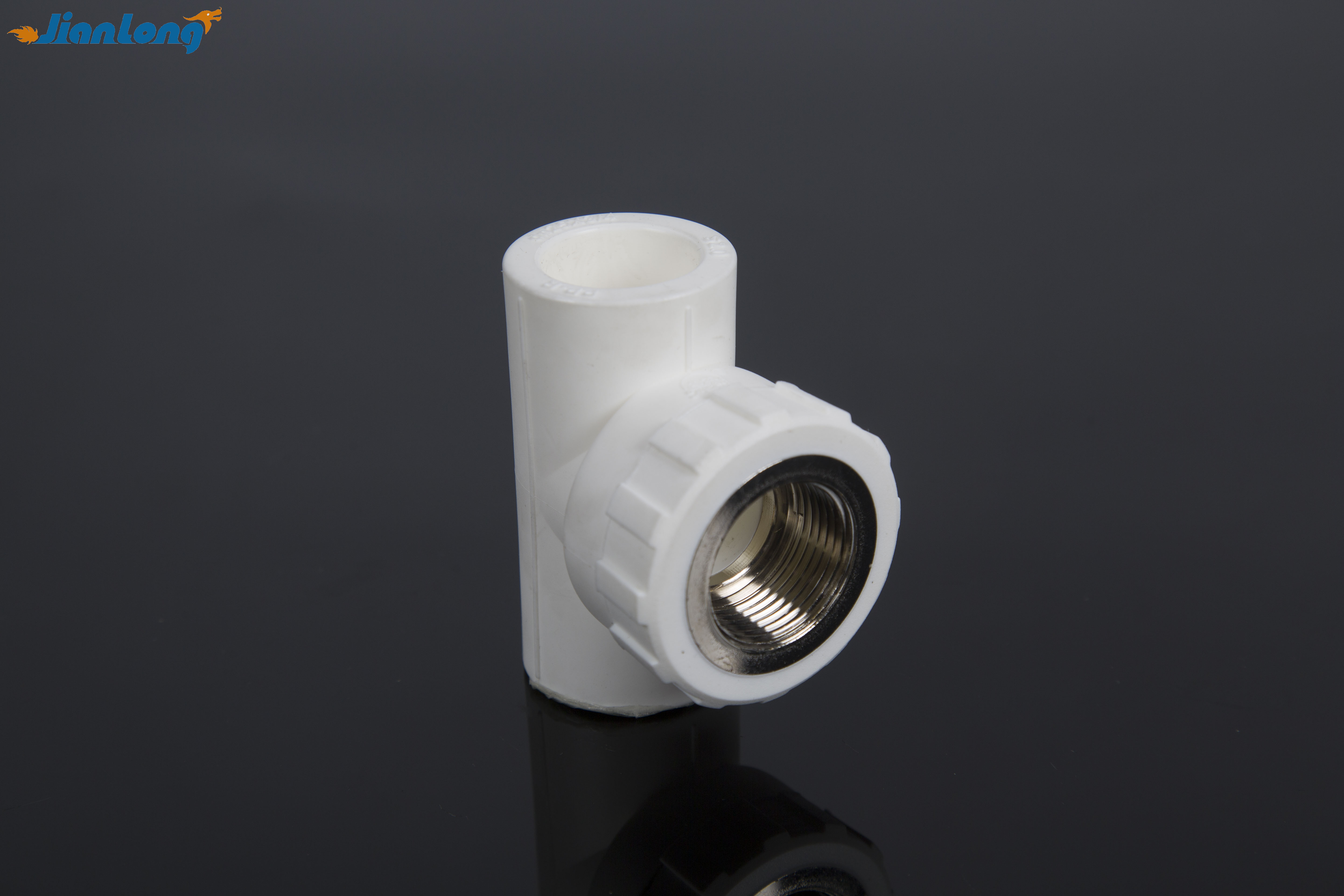 Тройник с внутренней резьбой