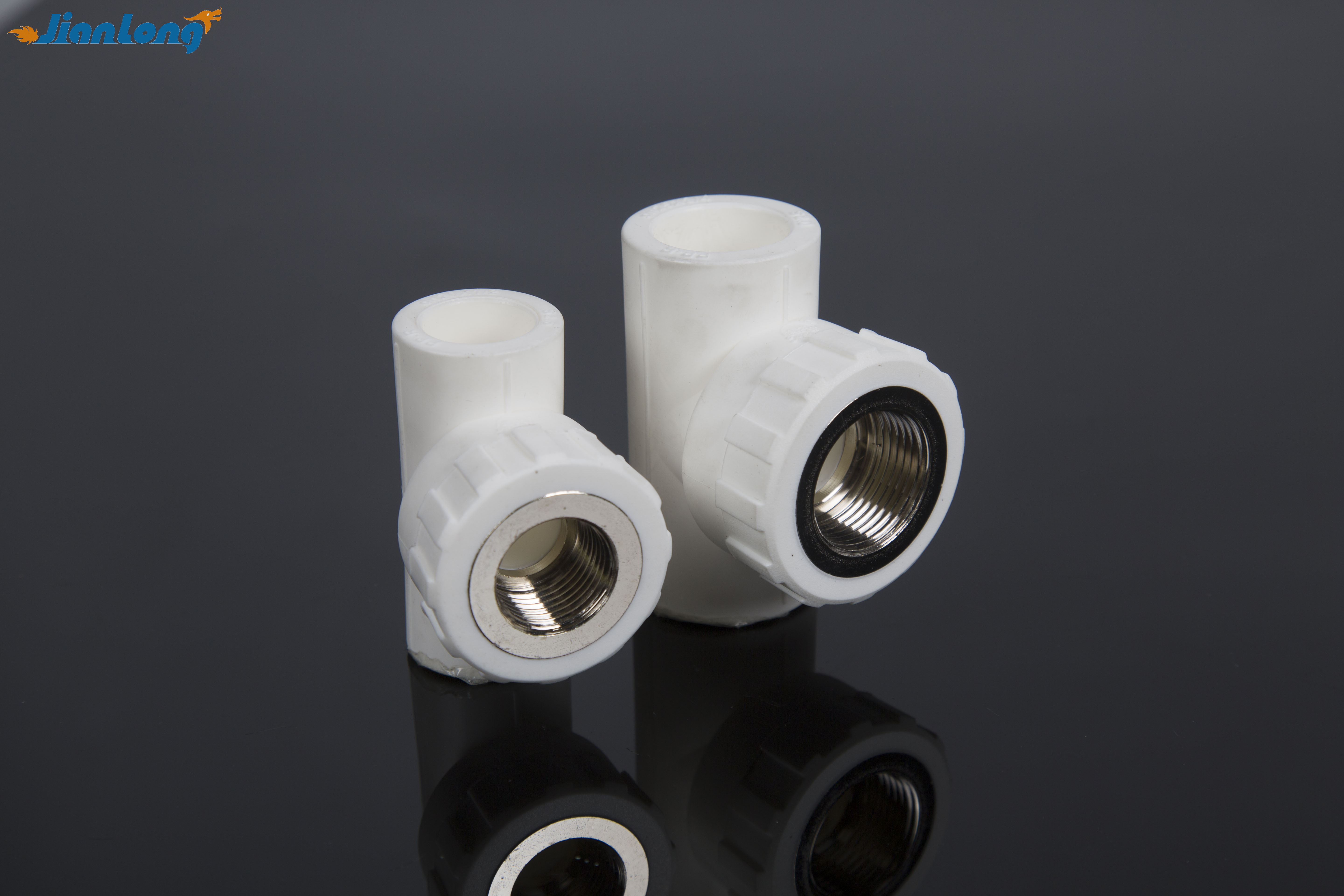 Тройник с внутренней резьбой