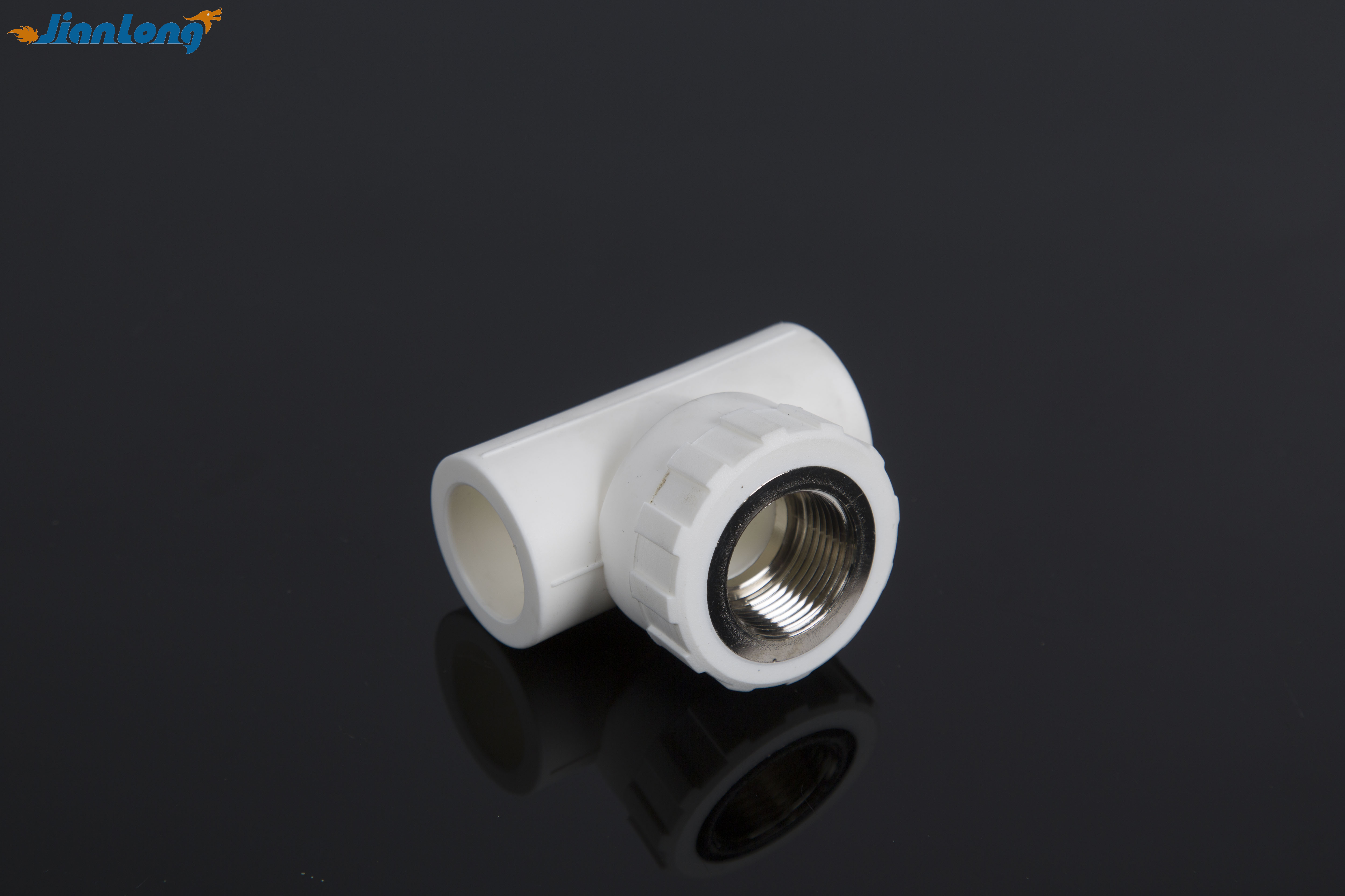 Тройник с внутренней резьбой