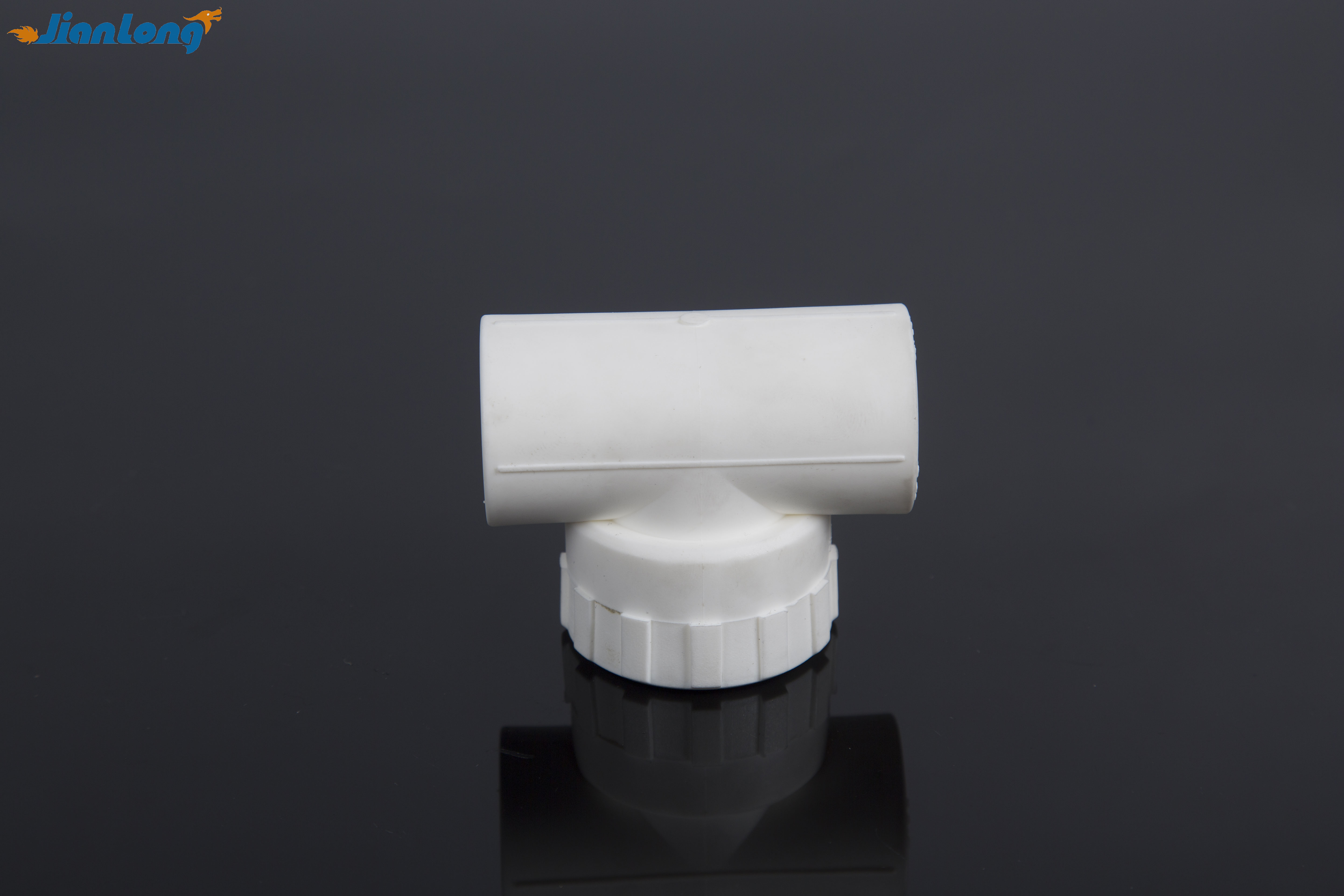 Тройник с внутренней резьбой