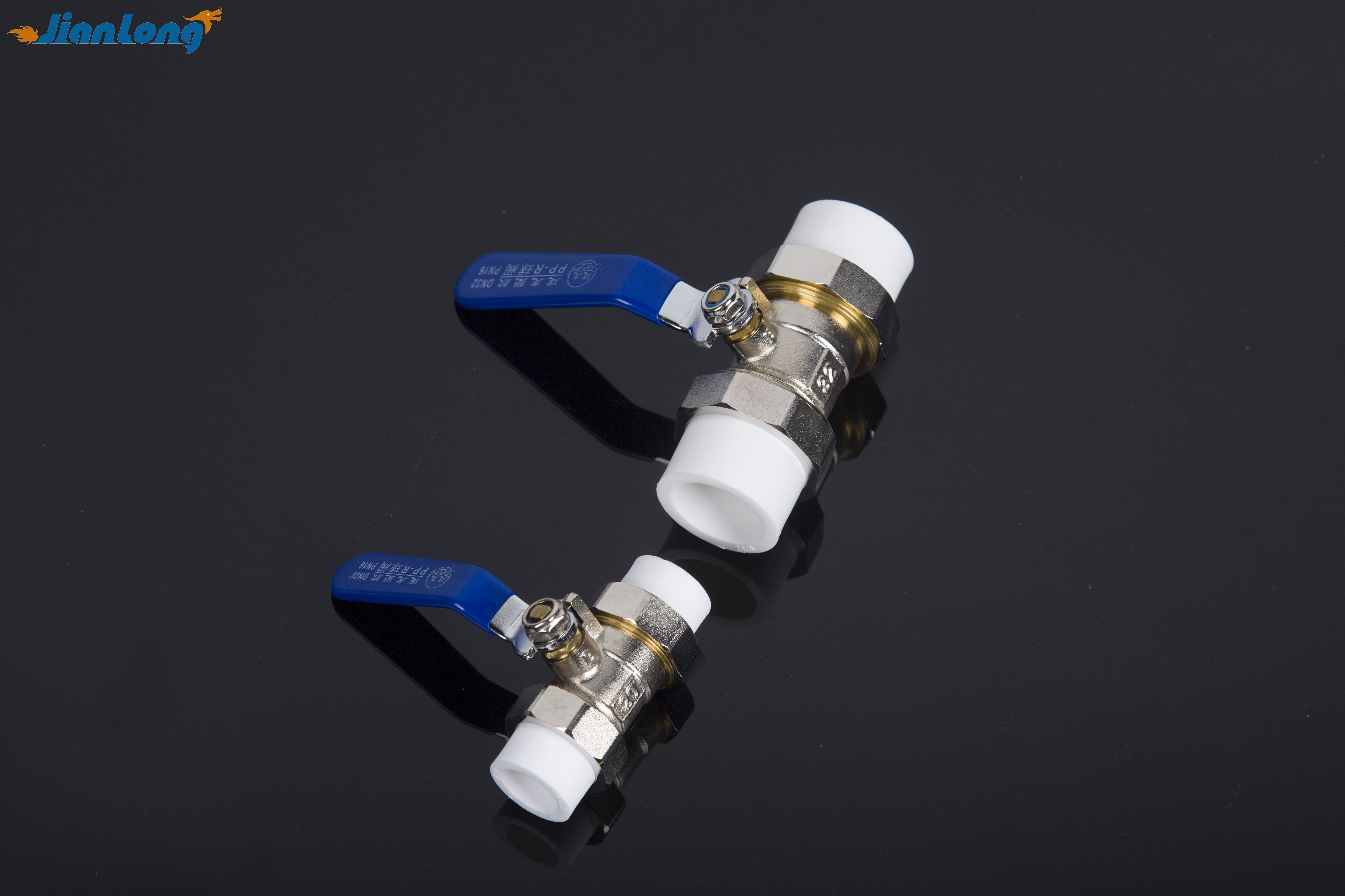 Медный шаровой кран с двойным соединением Медный шаровой кран с двойным соединением