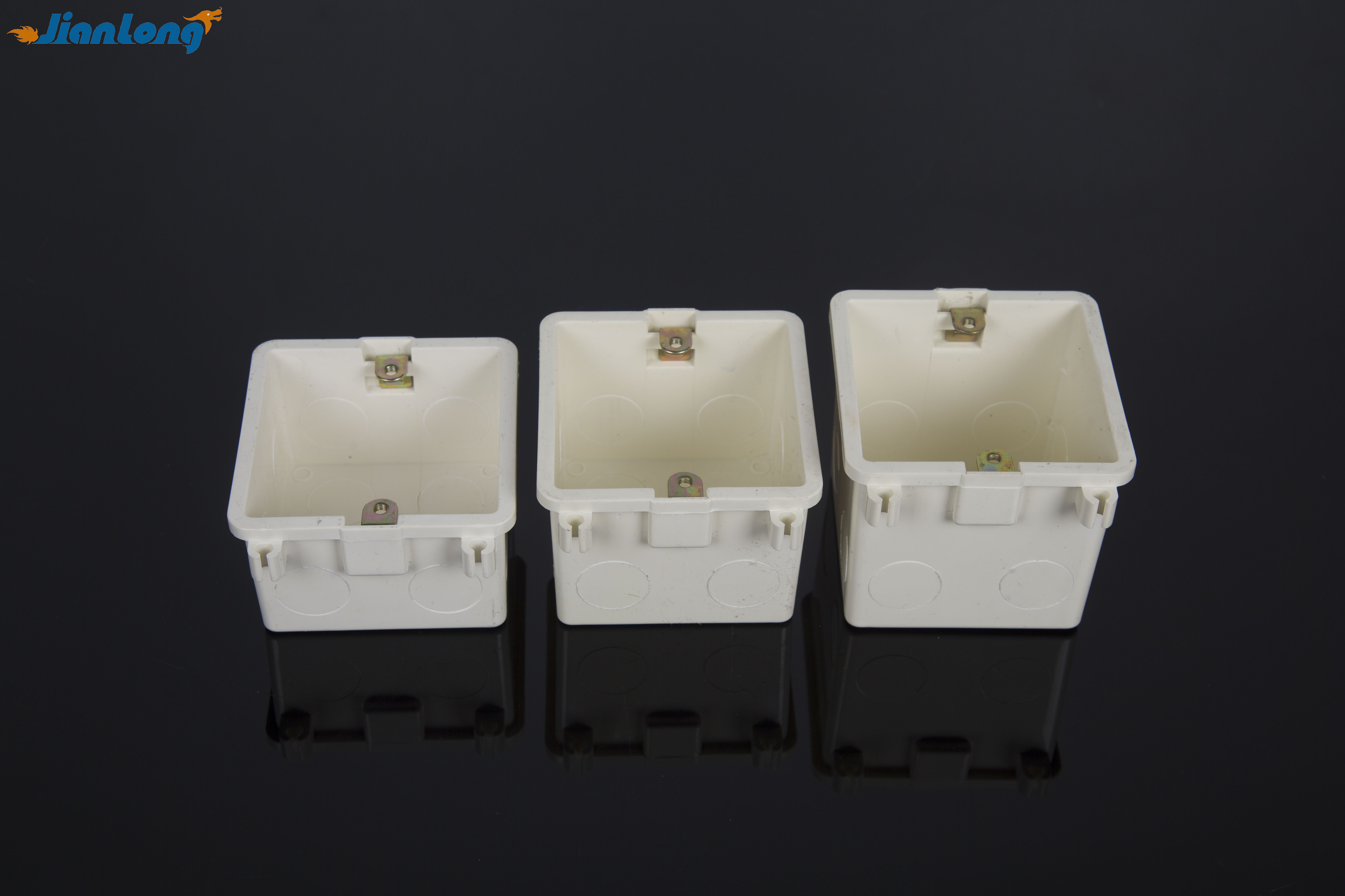 Коробка для штамповки и нарезания резьбы Коробка для штамповки и нарезания резьбы