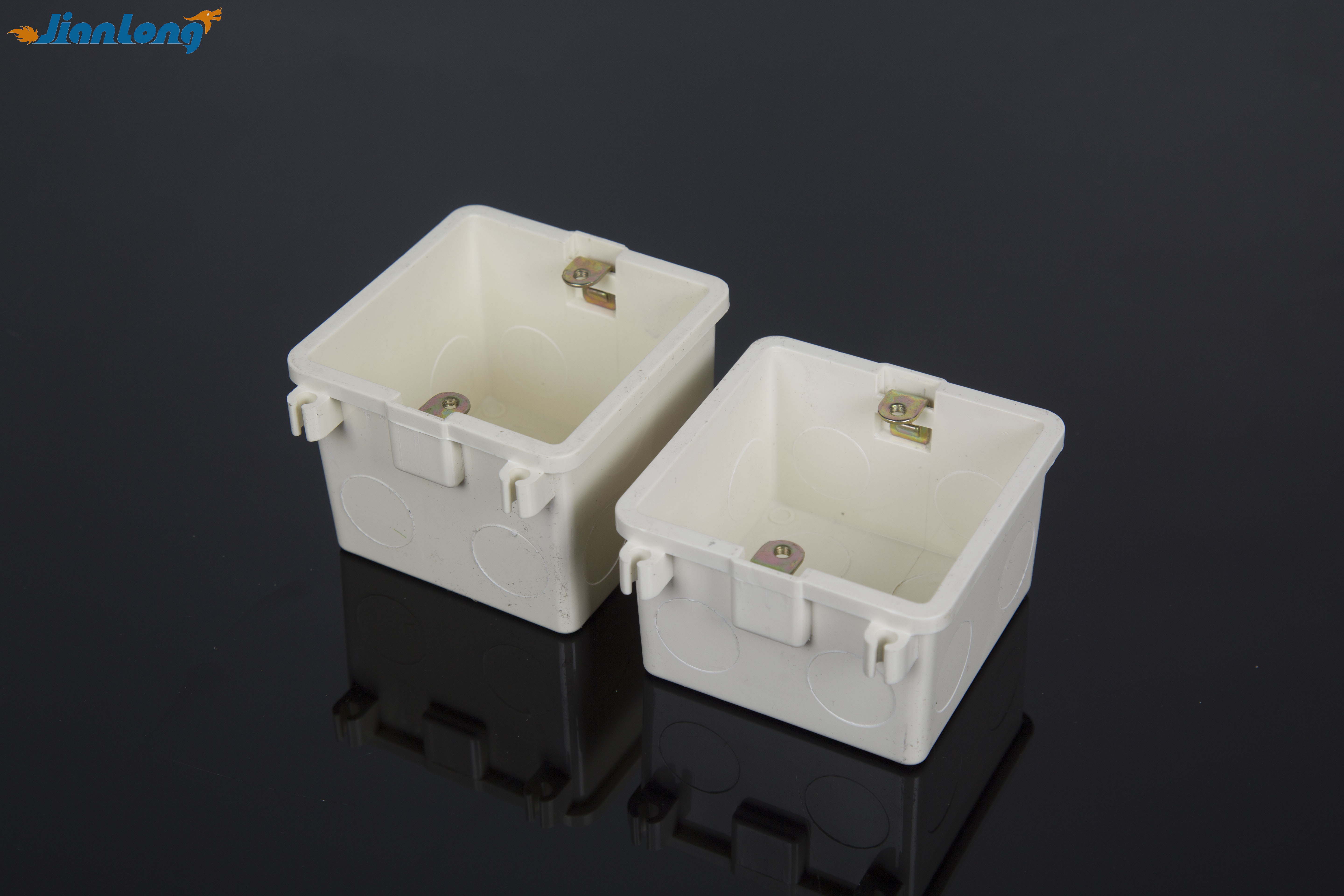 Коробка для штамповки и нарезания резьбы