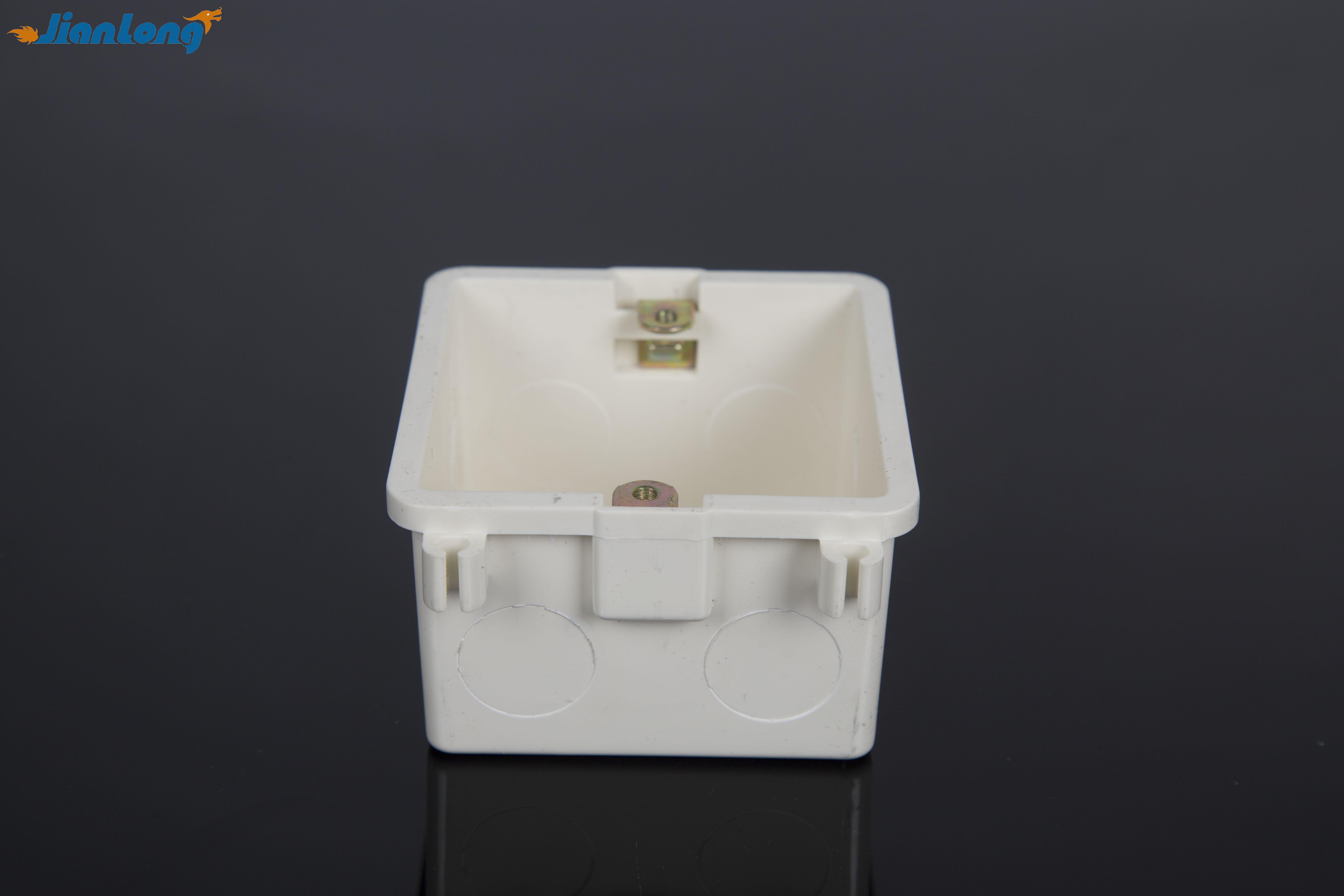 Коробка для штамповки и нарезания резьбы