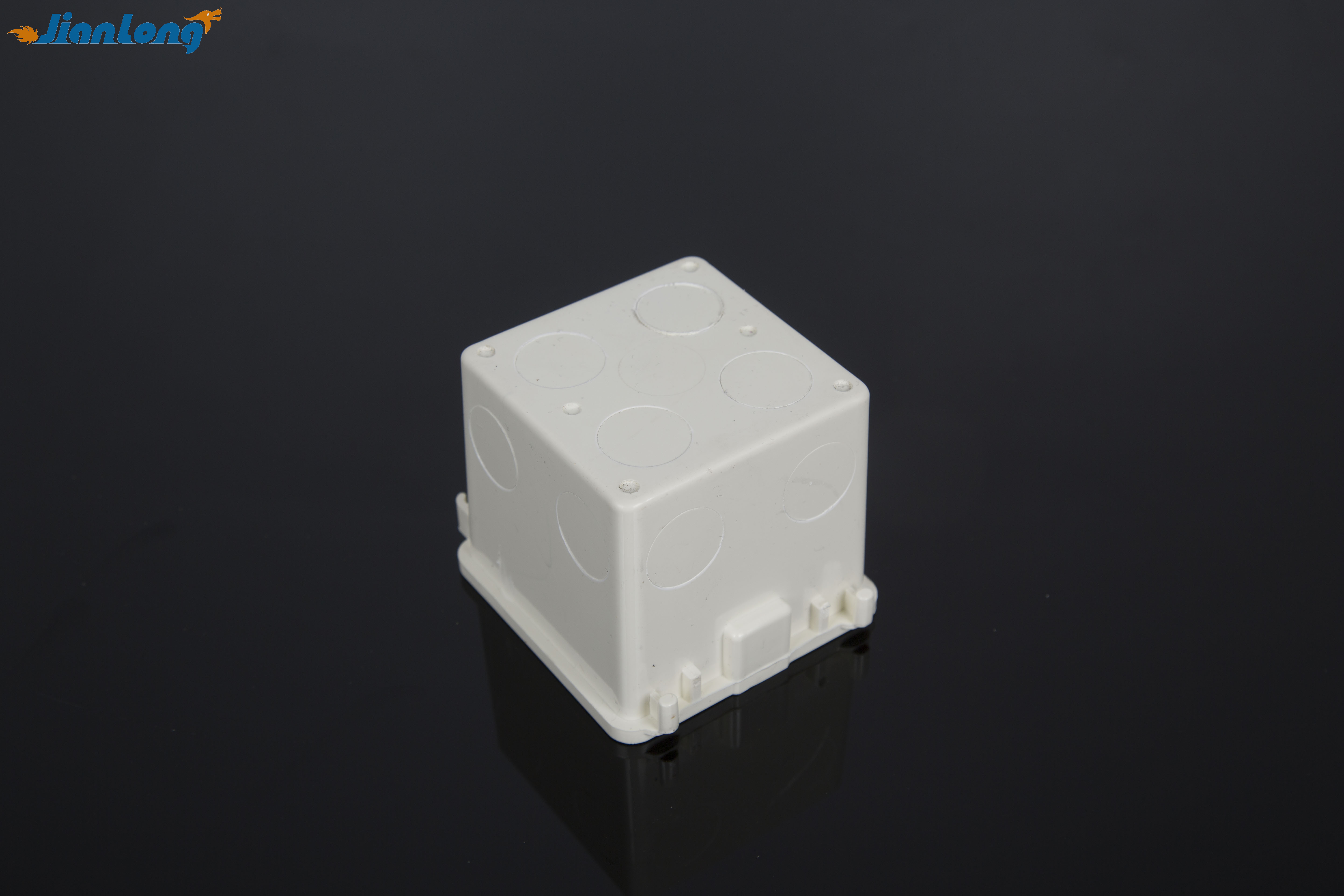 Коробка для штамповки и нарезания резьбы