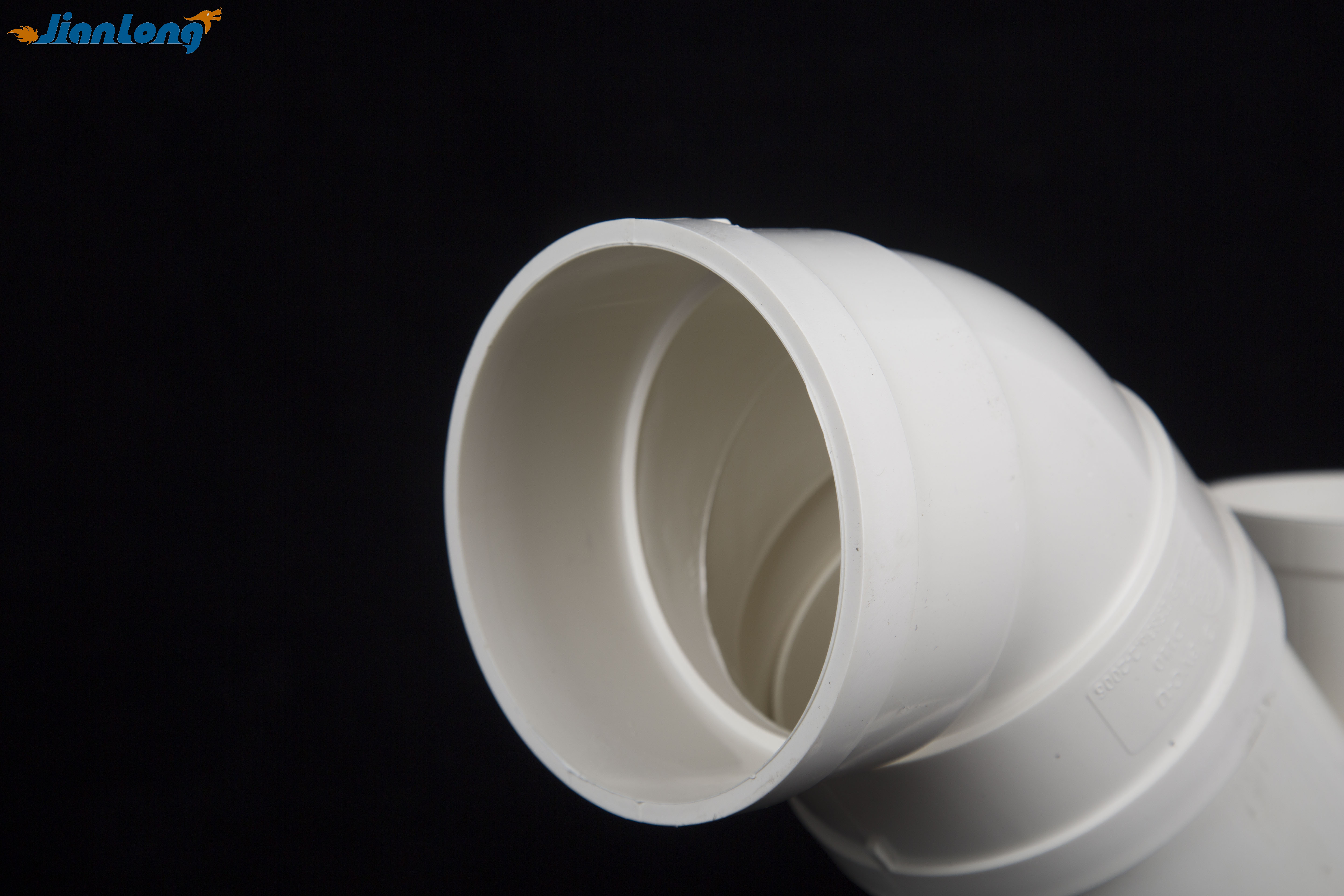 Пластиковое колено для труб