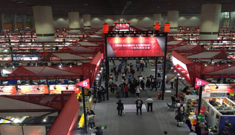 Осенняя Кантонская ярмарка закончилась, Чжоу Сян был полон наград