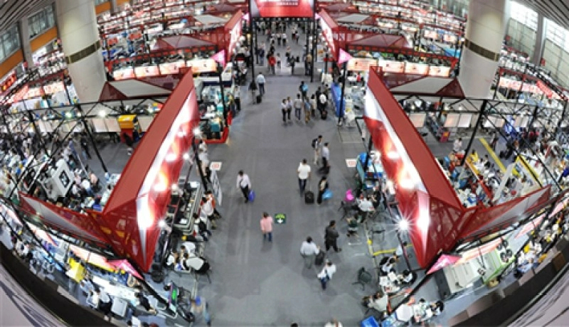 Чжоусян посещает Кантонскую ярмарку