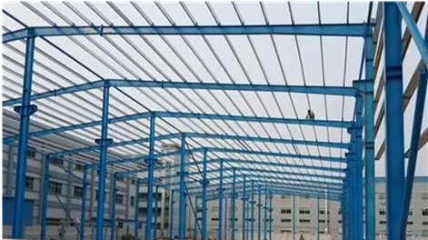 Tres tipos de juntas de deformación en talleres de estructuras de acero