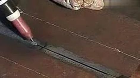 ¿Por qué algunos procesos de soldadura requieren soldadura con arco de argón como imprimación?