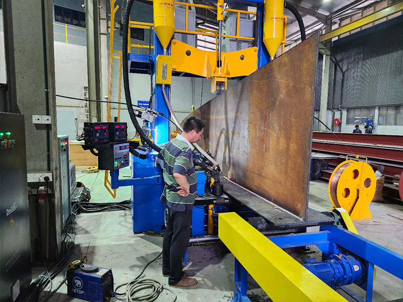 Montaje de vigas en H Soldadura Enderezado Máquina 3 en 1