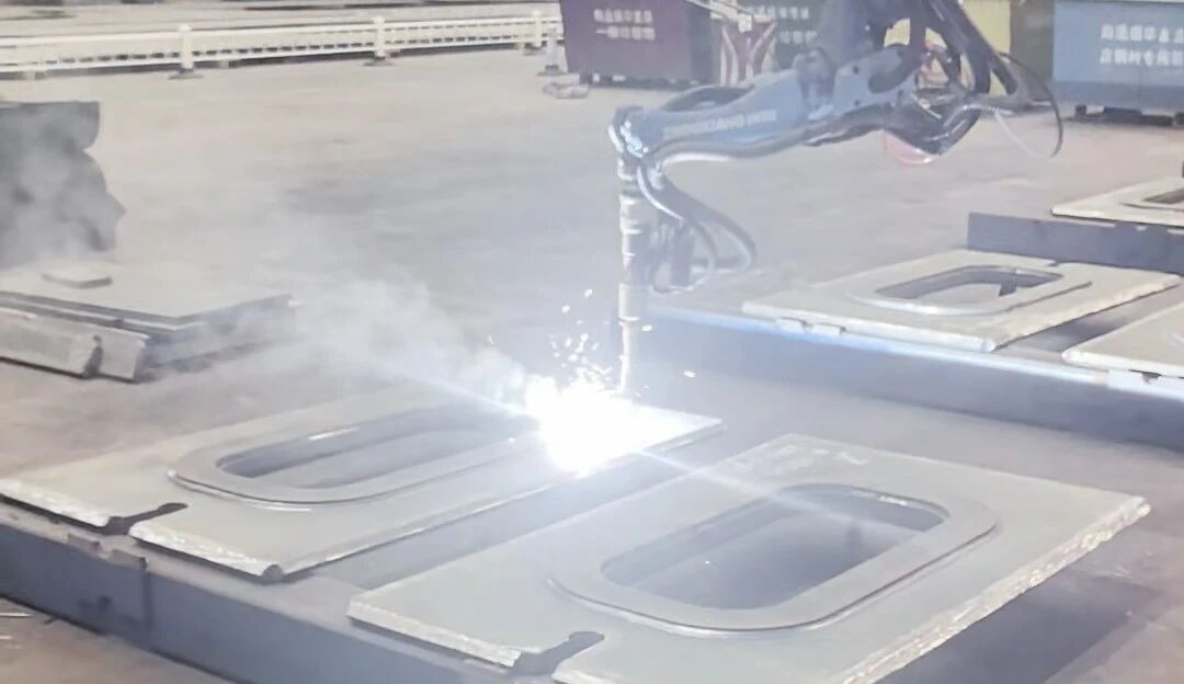 Los robots de soldadura Zhouxiang permiten la fabricación inteligente de componentes para puentes 微信图片_2026-08-14_151715_230