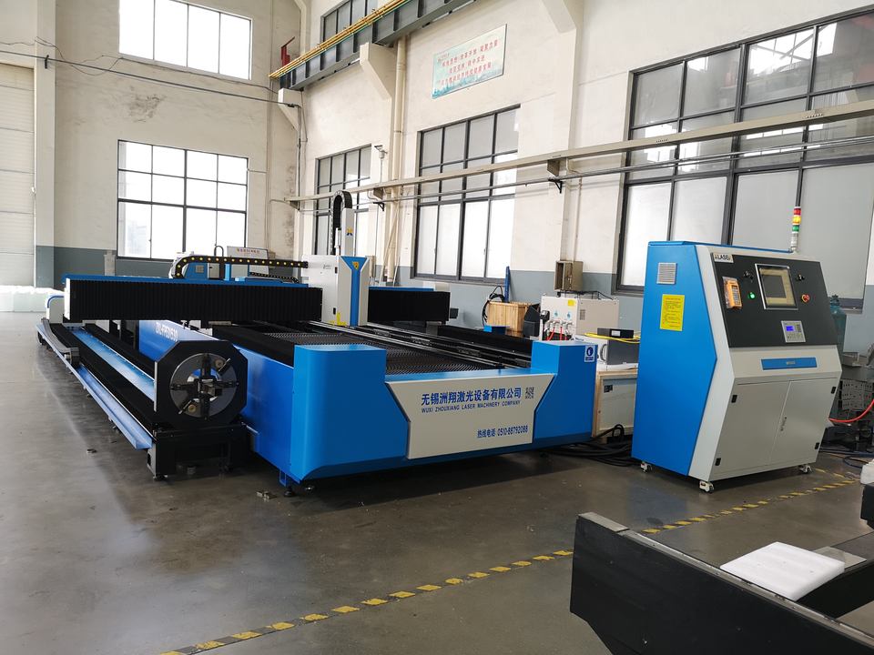 Máquina cortadora de placas y tubos por láser de fibra