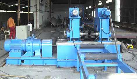 Máquina enderezadora de bridas de vigas H