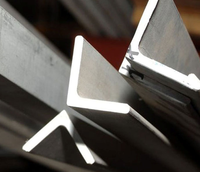 Уголок из нержавеющей стали