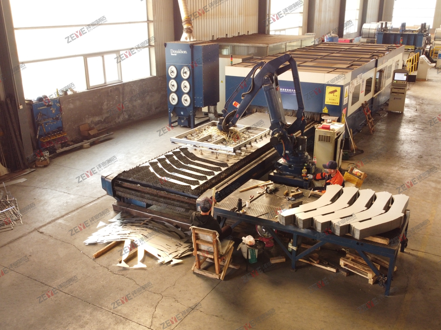 Серво-подающая лазерная режущая линия