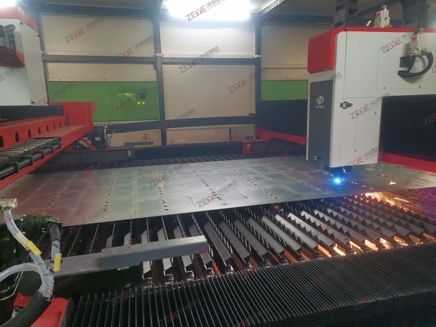 Серво-подающая лазерная режущая линия