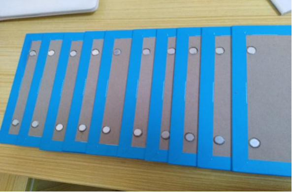 Автоматическая машина для наклеивания магнитов