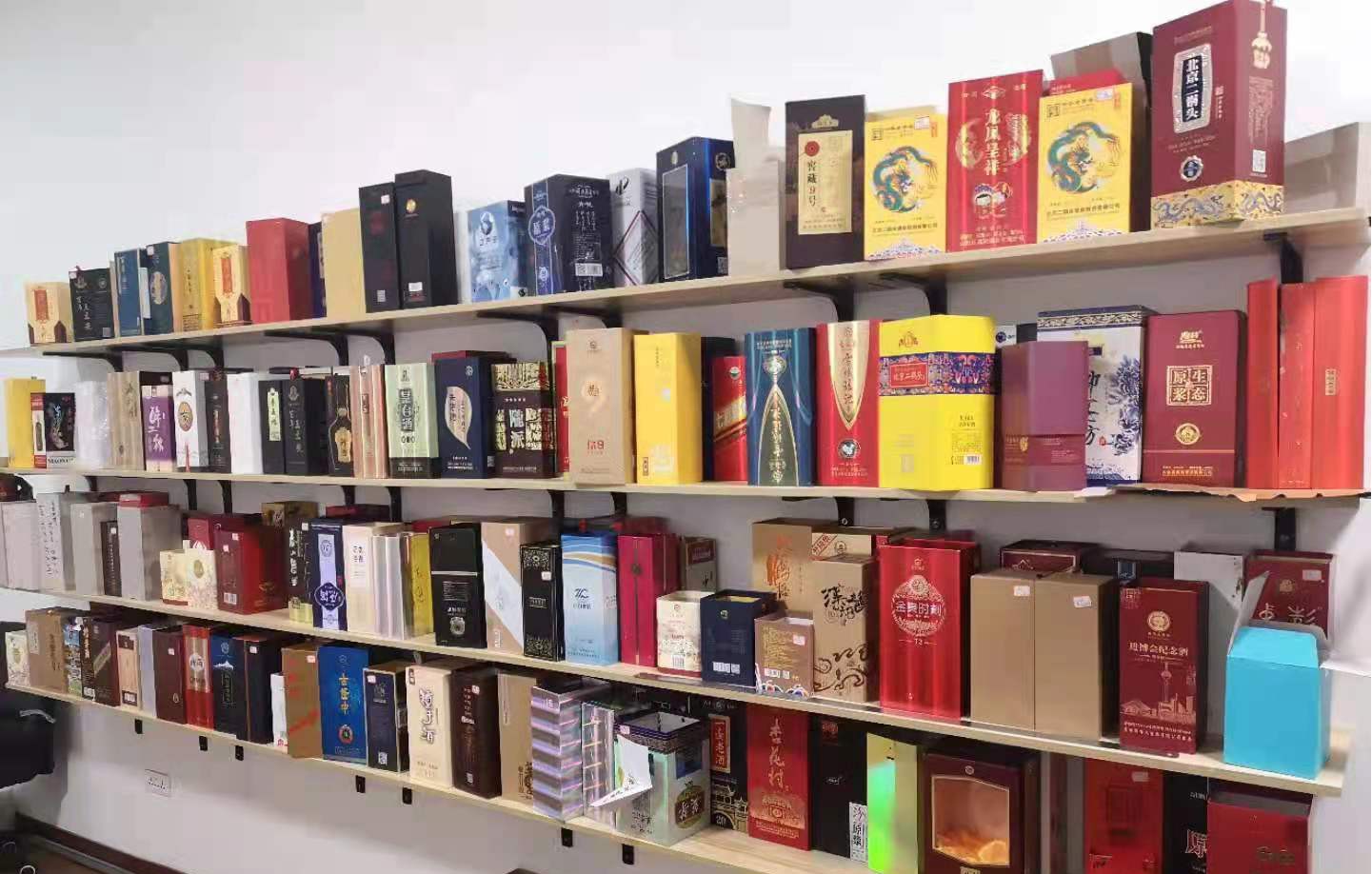 Полностью автоматическая машина для изготовления винных коробок