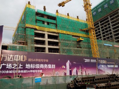 乌鲁木齐万达广场正在紧张施工中